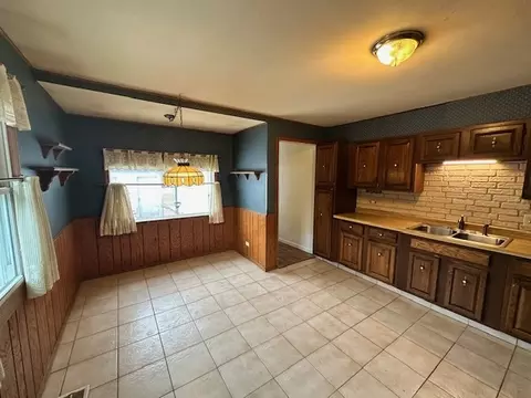 Kitchen - 2606 Dove St, Rolling Meadows, IL 60008 photo 1 of 2
