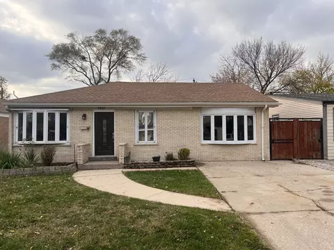 8420 S Keating Ave, Chicago, IL 60652