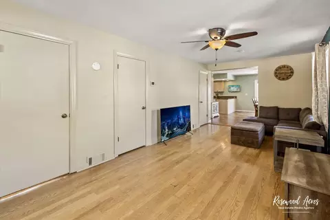 Living - 831 N River Dr, Kankakee, IL 60901 photo 2 of 5