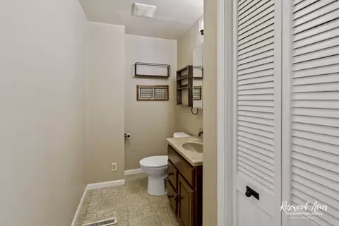 Bath - 831 N River Dr, Kankakee, IL 60901 photo 1 of 3