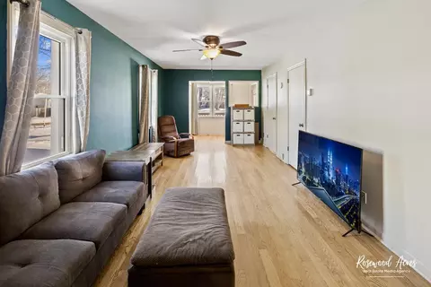 Living - 831 N River Dr, Kankakee, IL 60901 photo 3 of 5