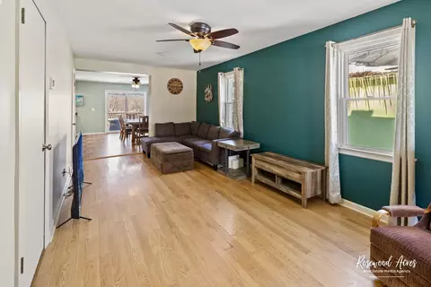 Living - 831 N River Dr, Kankakee, IL 60901 photo 1 of 5
