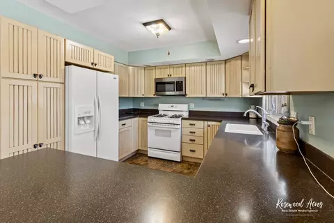Kitchen - 831 N River Dr, Kankakee, IL 60901 photo 2 of 2