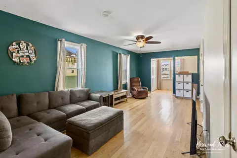 Living - 831 N River Dr, Kankakee, IL 60901 photo 4 of 5
