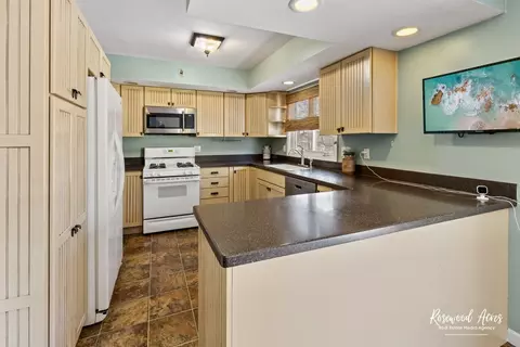 Kitchen - 831 N River Dr, Kankakee, IL 60901 photo 1 of 2