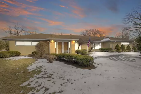 41 Windsor Dr, Oak Brook, IL 60523