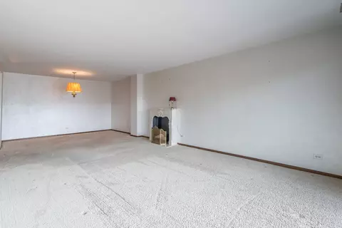 Living - 711 S River Rd #507, Des Plaines, IL 60016 photo 4 of 5
