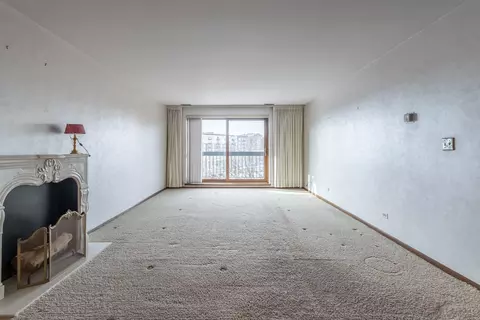 Living - 711 S River Rd #507, Des Plaines, IL 60016 photo 3 of 5