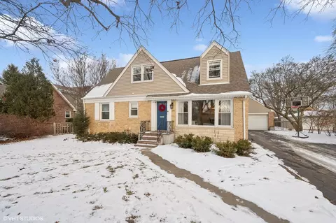 35 Parkview Rd, Glenview, IL 60025