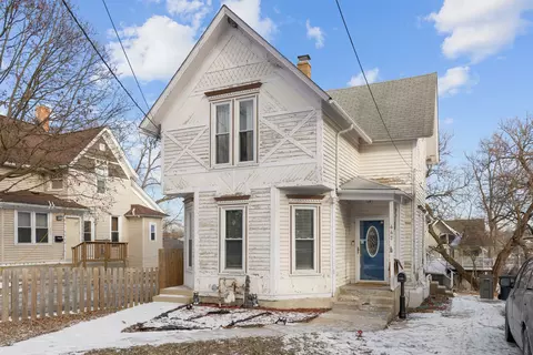 447 Ashland Ave, Elgin, IL 60123