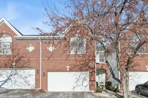 145 Fulbright Ln, Schaumburg, IL 60194