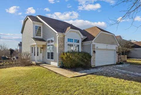 825 Franklin Dr, South Elgin, IL 60177