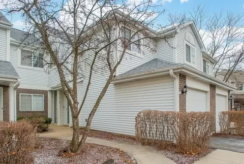 1105 E Cambria Ln S #1105, Lombard, IL 60148