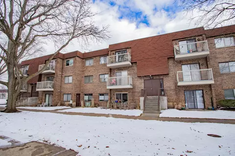 705 W Central Rd #C7, Mount Prospect, IL 60056