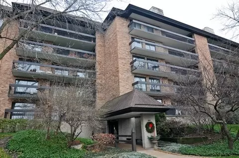3801 Mission Hills Rd #201, Northbrook, IL 60062
