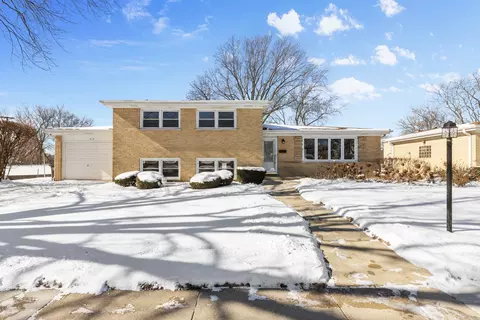 912 S Louis St, Mount Prospect, IL 60056