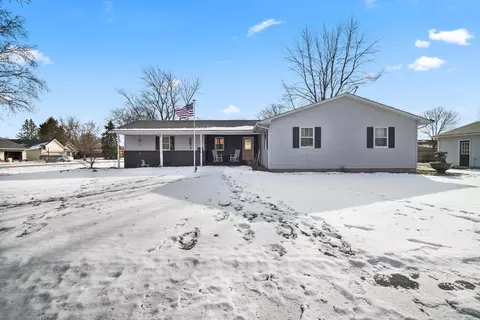 210 N 9th St, Fairbury, IL 61739