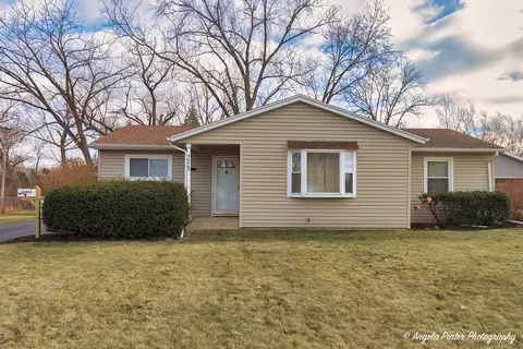 36463 N Streamwood Dr N, Gurnee, IL 60031