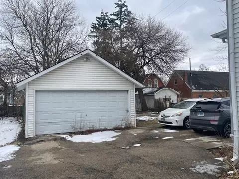 461 S State St, Elgin, IL 60123 photo 4