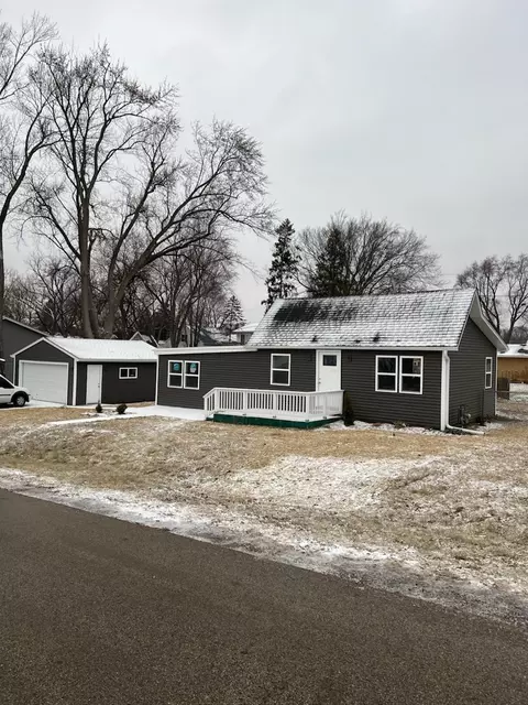 7216 Seminole Dr, Wonder Lake, IL 60097