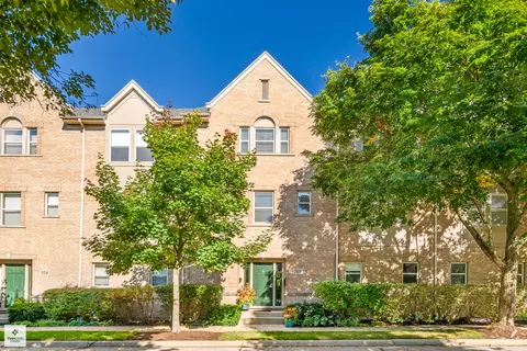 705 Lyster Rd, Highwood, IL 60040
