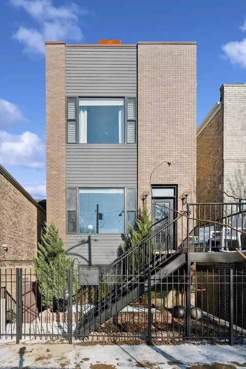 2238 W Palmer St, Chicago, IL 60647