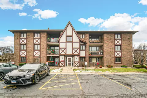 10511 S Roberts Rd #3A, Palos Hills, IL 60465