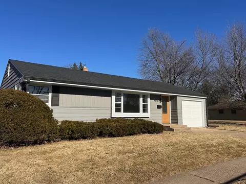 4516 Longmeadow Ln, Rockford, IL 61108