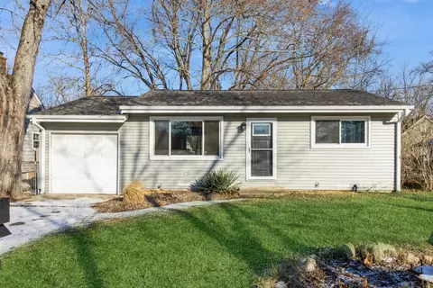 1002 Bloner Pkwy, Fox River Grove, IL 60021