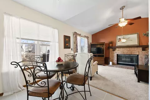 6251 Eagle Ridge Dr, Gurnee, IL 60031 photo 12