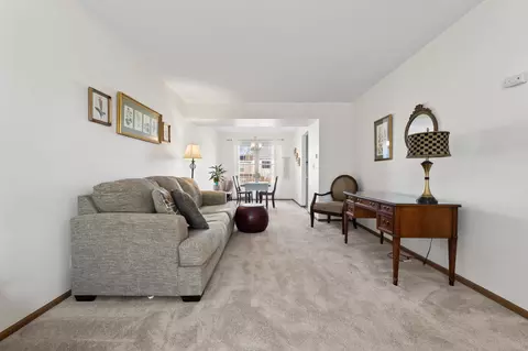 6251 Eagle Ridge Dr, Gurnee, IL 60031 photo 3
