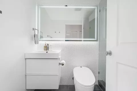 Bath - 50 E 16th St #305, Chicago, IL 60616 photo 1 of 1