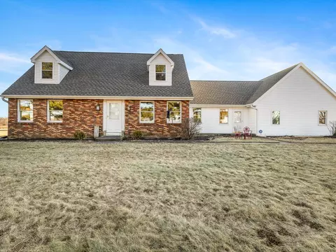7101 Lawrenceville Rd, Garden Prairie, IL 61038