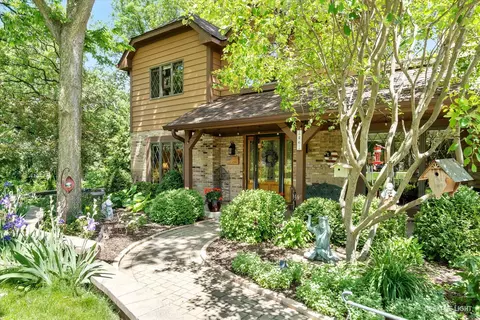 26 Hawthorne Dr, Oswego, IL 60543