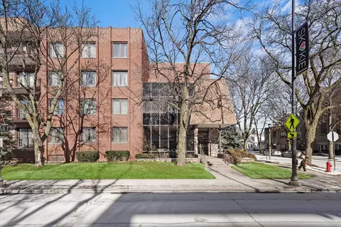 5200 Oakton St #108, Skokie, IL 60077