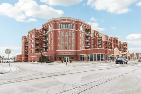 225 Main St #504, Roselle, IL 60172
