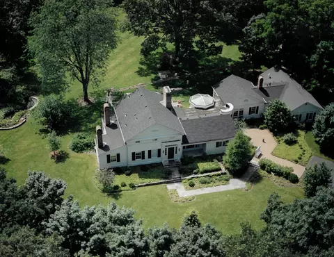 33 W179 Surrey Rd, Wayne, IL 60184 photo 2