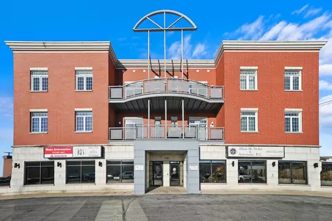 7742 W Higgins Rd #202, Chicago, IL 60631