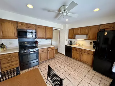 4070 Hudson Dr, Hoffman Estates, IL 60192 photo 4