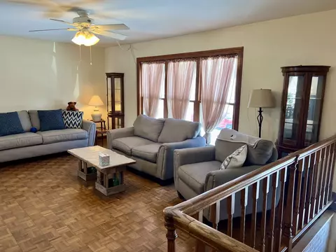 4070 Hudson Dr, Hoffman Estates, IL 60192 photo 2