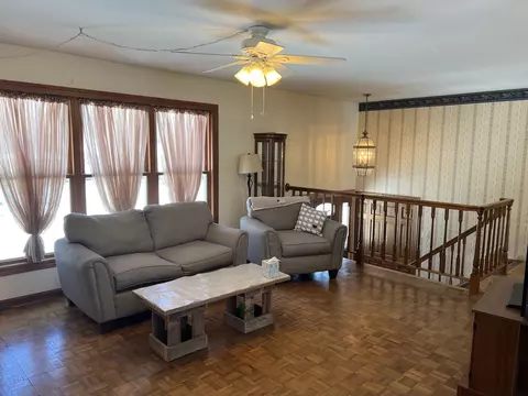 4070 Hudson Dr, Hoffman Estates, IL 60192 photo 3