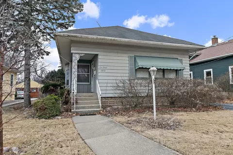1030 Hill Ave, Elgin, IL 60120