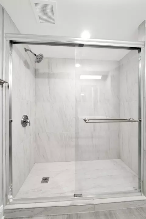 Bath - 7743 S Spaulding Ave, Chicago, IL 60652 photo 3 of 3