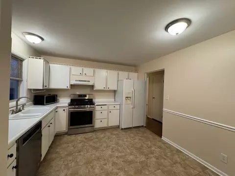 Kitchen - 4406 Ashley Dr, Mchenry, IL 60050 photo 2 of 4