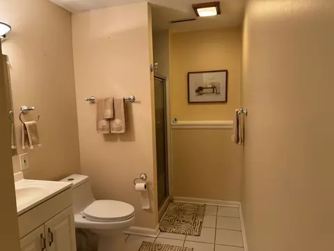 Bath - 4406 Ashley Dr, Mchenry, IL 60050 photo 4 of 4