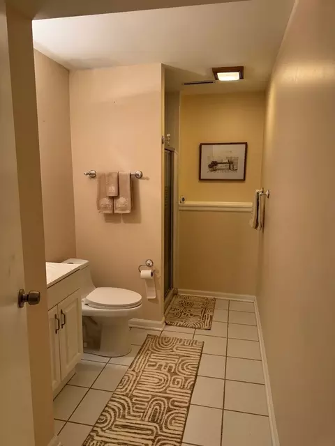Bath - 4406 Ashley Dr, Mchenry, IL 60050 photo 3 of 4