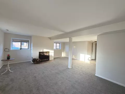Living - 4406 Ashley Dr, Mchenry, IL 60050 photo 4 of 4