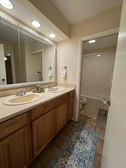 Bath - 4406 Ashley Dr, Mchenry, IL 60050 photo 1 of 4