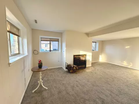 Living - 4406 Ashley Dr, Mchenry, IL 60050 photo 2 of 4
