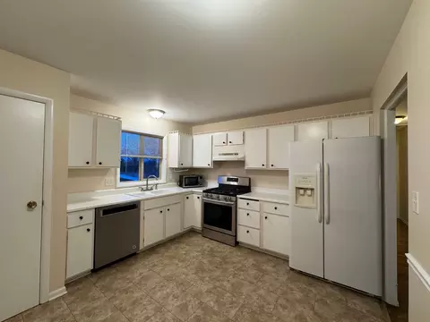 Kitchen - 4406 Ashley Dr, Mchenry, IL 60050 photo 1 of 4